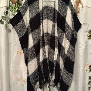 Black and White Women's Poncho Shawl